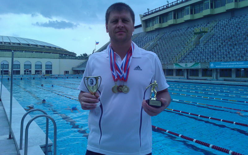 Физрук ОГУ установил новый рекорд по плаванию